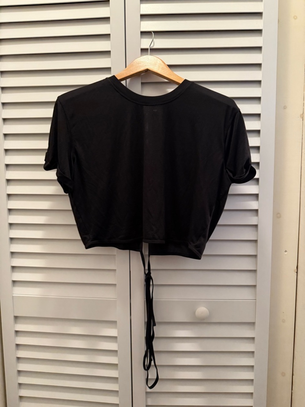 Women's Black Cropped Tie-Back Short Sleeve Top